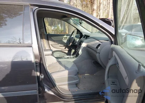 2014 Chevrolet Traverse Ls из США, поврежденный, VIN 1GNKRFKDXEJ346549